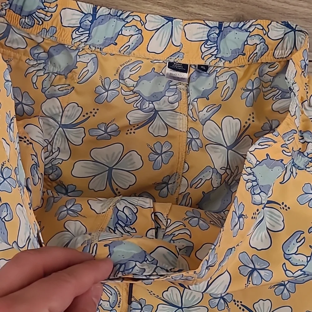 VINEYARD VINES Pastel‎ Gold Blue Crabs Floral Pattern Sz XL Swim Board Shorts